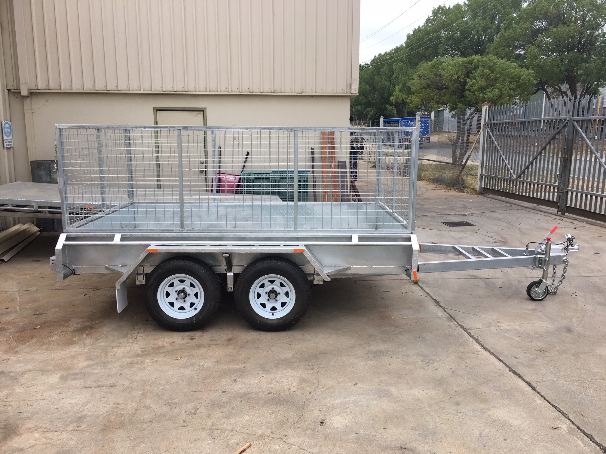 10 x 6 Galvanised Tandem Trailer with Brakes And 900 Cage