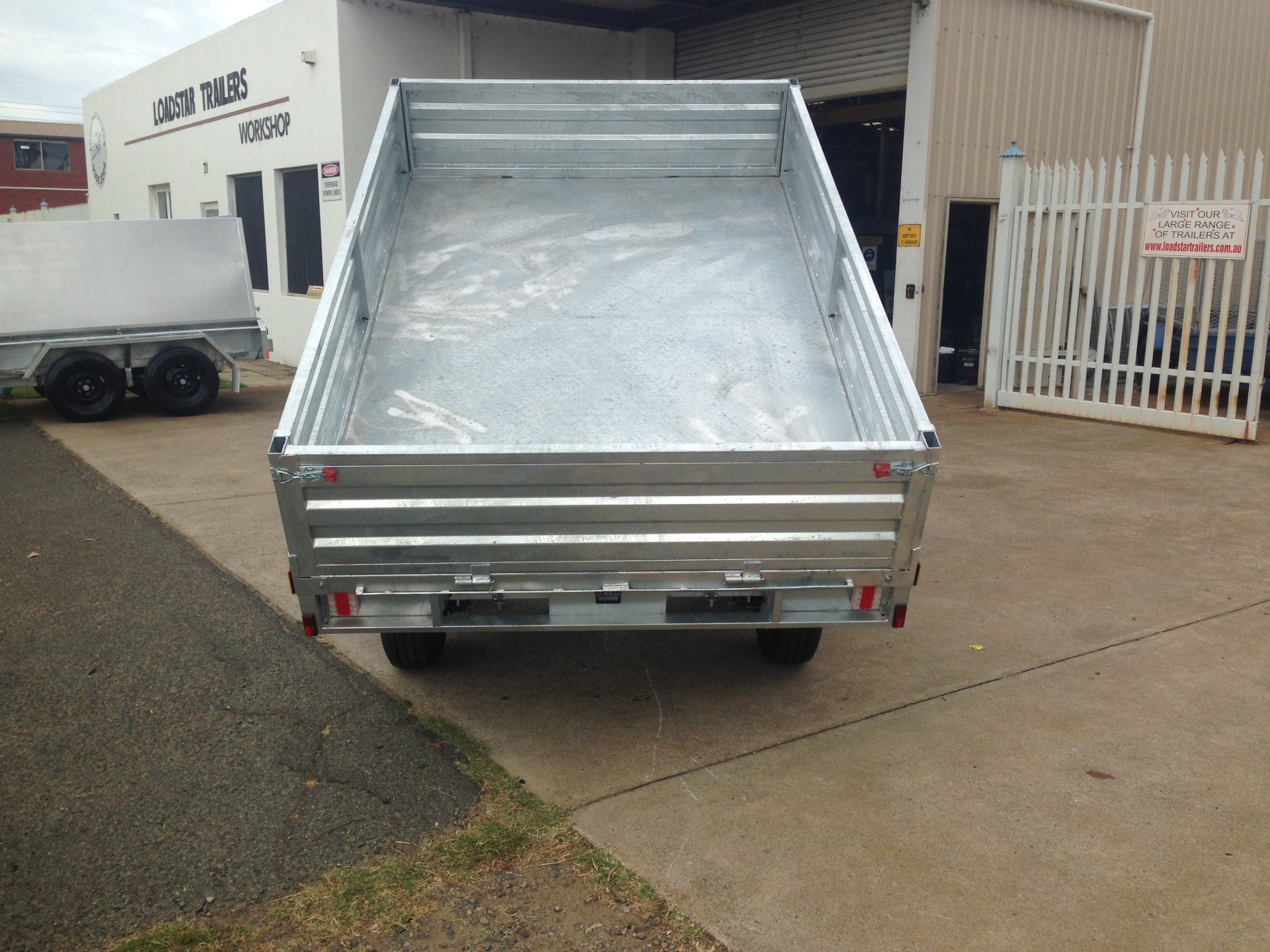 9x6ft Onroad Tipping Flat Top 2 Tonne Braked