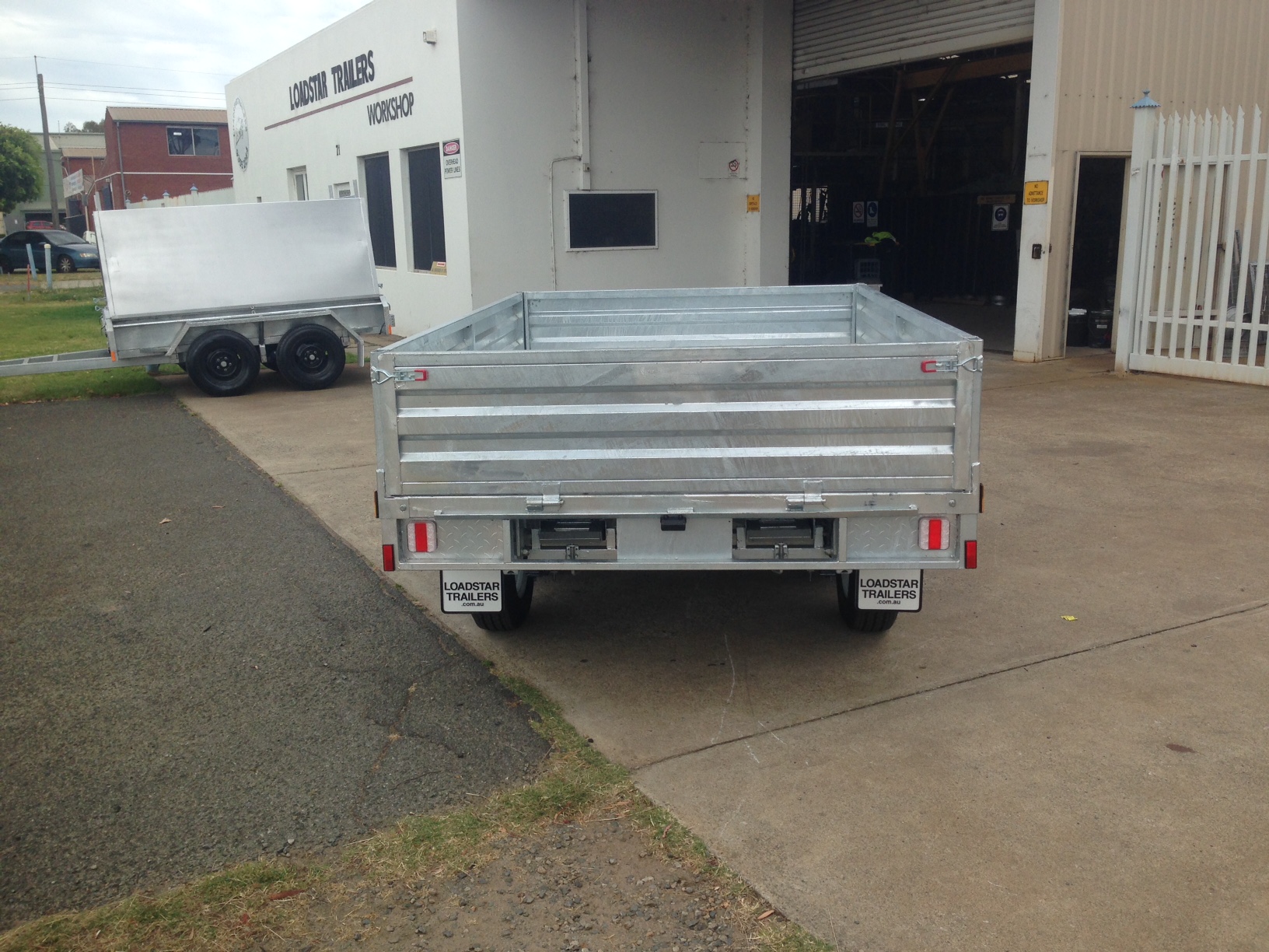 9x6ft Onroad Tipping Flat Top 2 Tonne Braked
