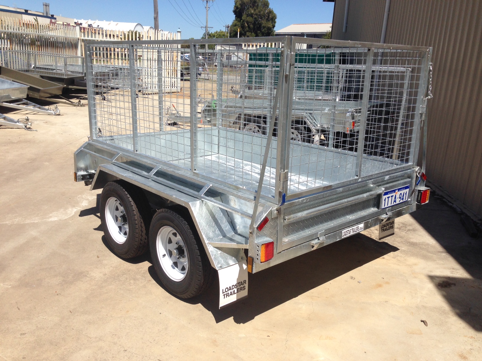8x5ft Galvanised Tandem Trailer with brakes and 900mm Cage