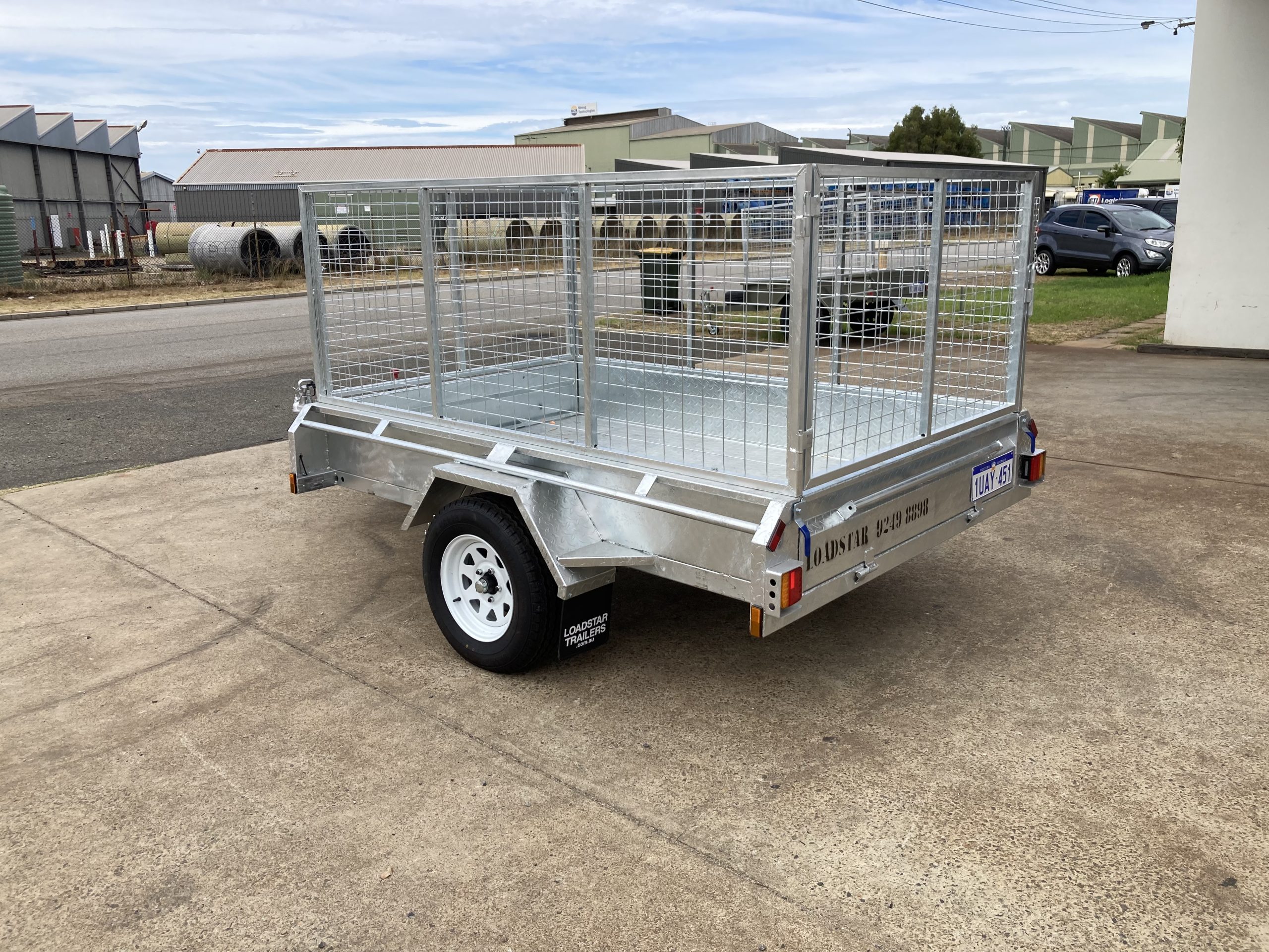 8x5ft Galvanised Single Axle with Brakes and 900 Cage