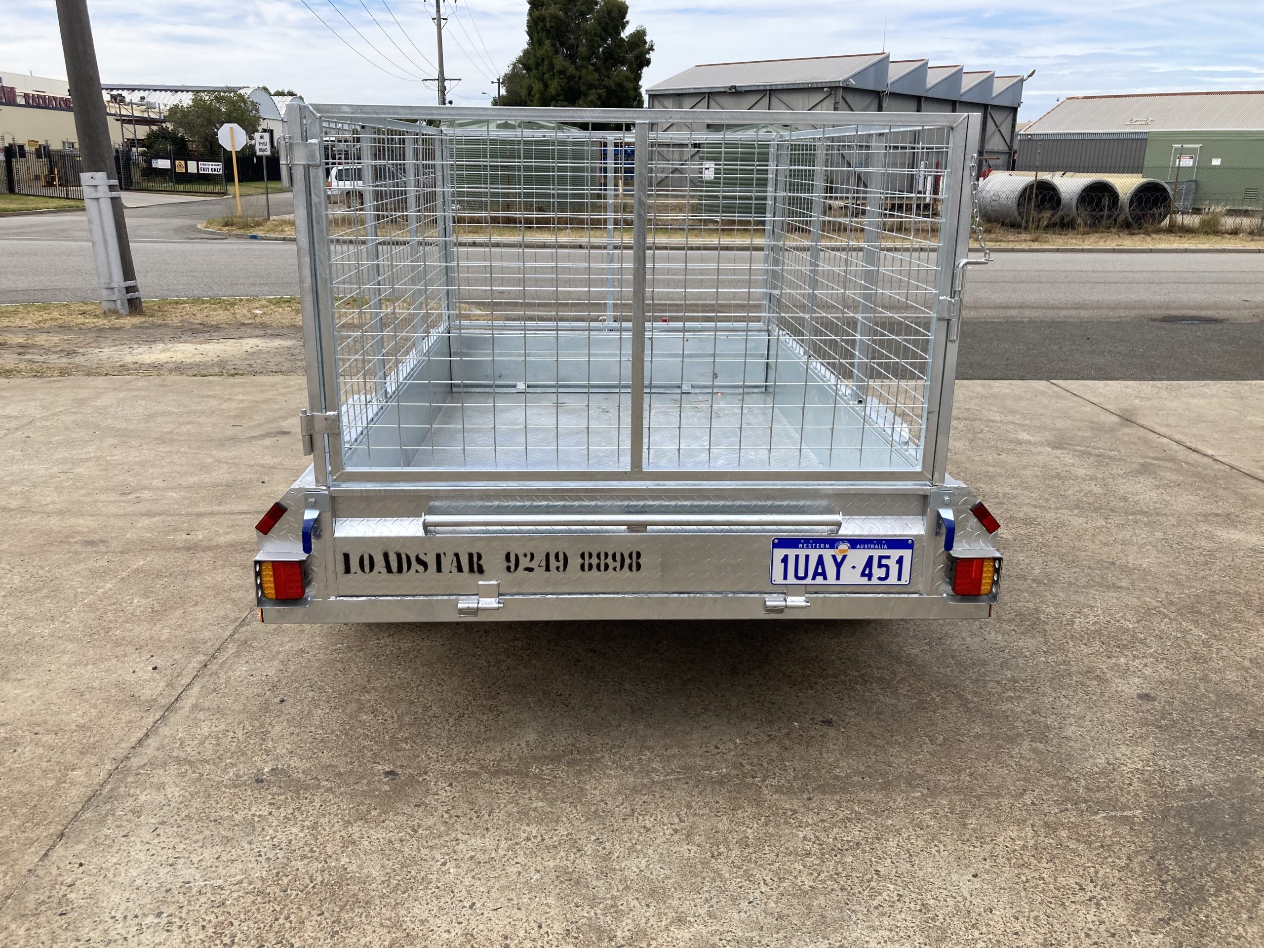 8x5ft Galvanised Single Axle with Brakes and 900 Cage