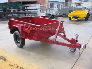 7x4 Camper red front view