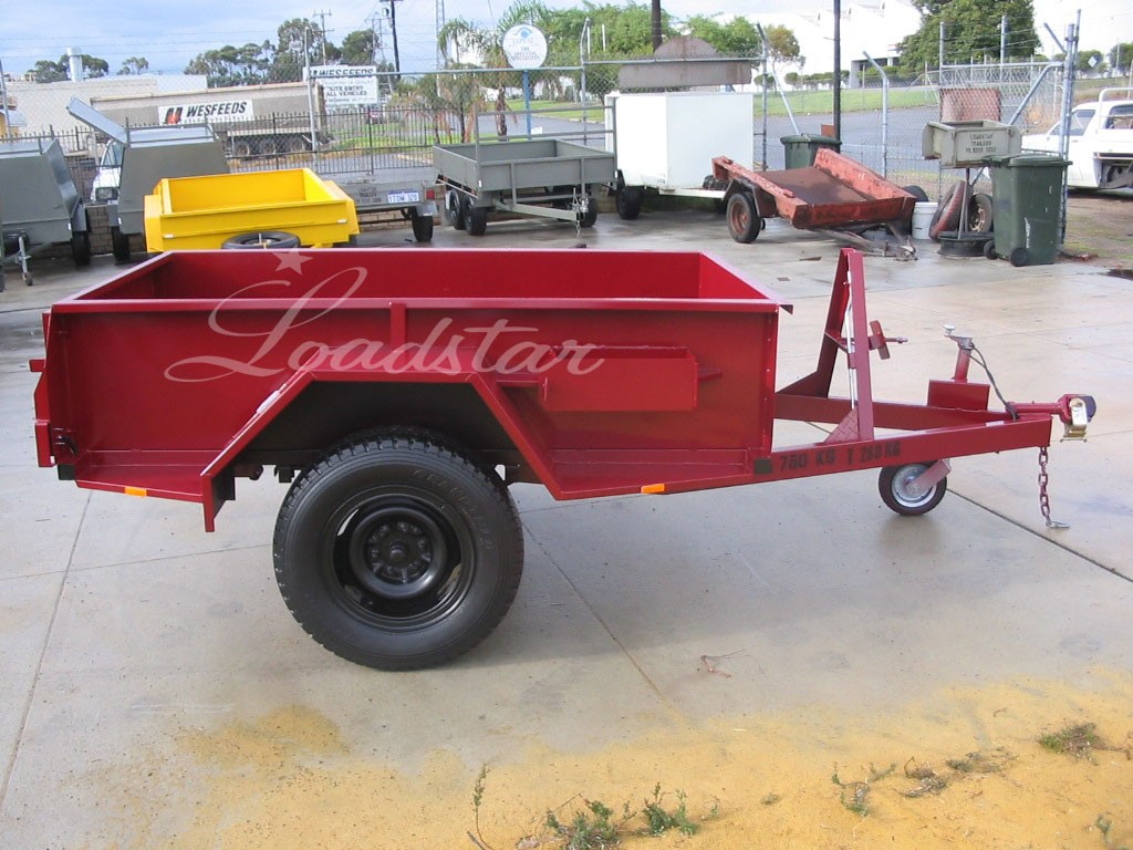 7x4 Camper red side view